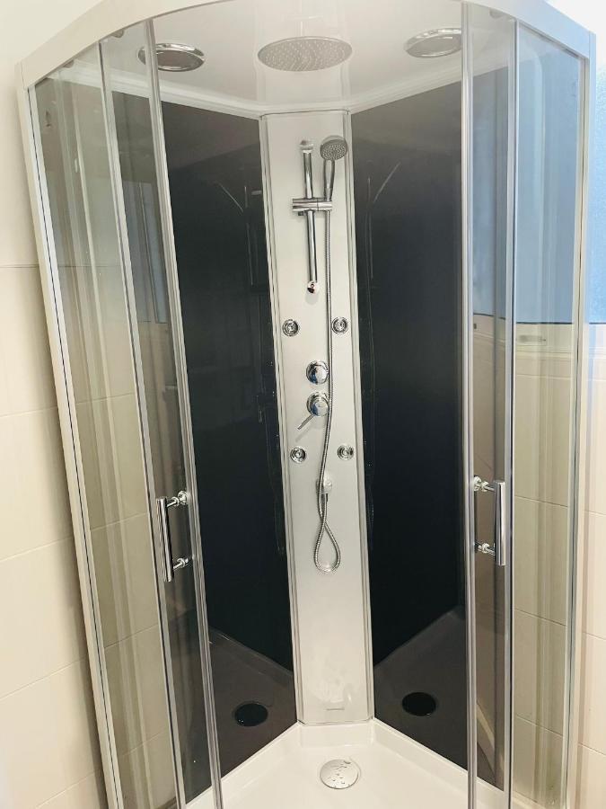 Charmant Appartement De Coeur De Ville - 2 Chambres Lits Queen Size - Netflix - Wifi Cherbourg-en-Cotentin Exterior foto